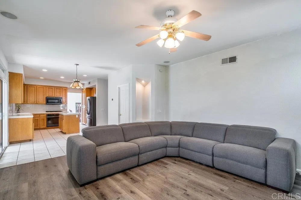 https://cdn.realtyfeed.com/cdn/127/305818827/06ead3213ea7a2747777d23312b89f27.webp