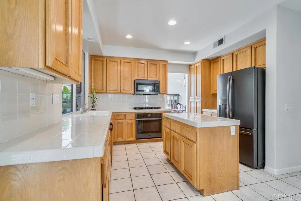 https://cdn.realtyfeed.com/cdn/127/305818827/9568d5ba92333a379c35e4105e3f867e.webp