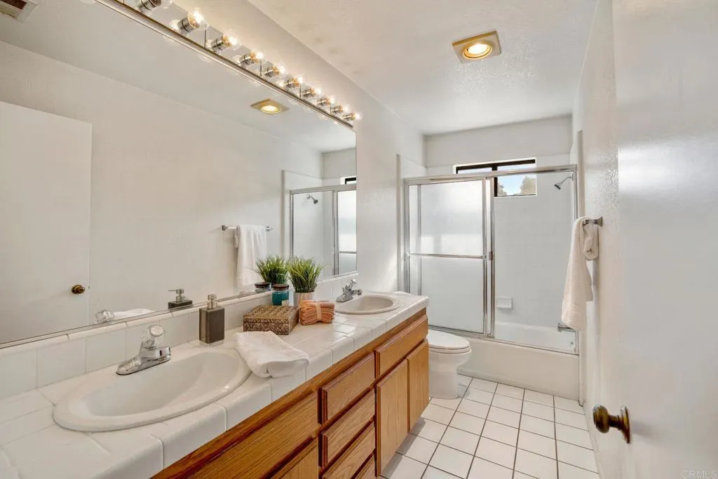 https://cdn.realtyfeed.com/cdn/127/305819357/2e0dc85f0f0e1599b2ebdad44d152761.webp
