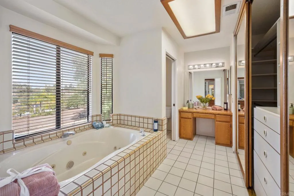 https://cdn.realtyfeed.com/cdn/127/305819357/88fb2973ab2cd80c5ced3ed578cd16ca.webp