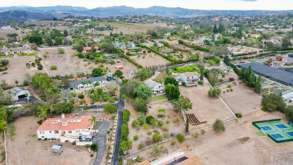 https://cdn.realtyfeed.com/cdn/127/305819357/89ca118681d4ec56f99e460bb05cd4c2.webp