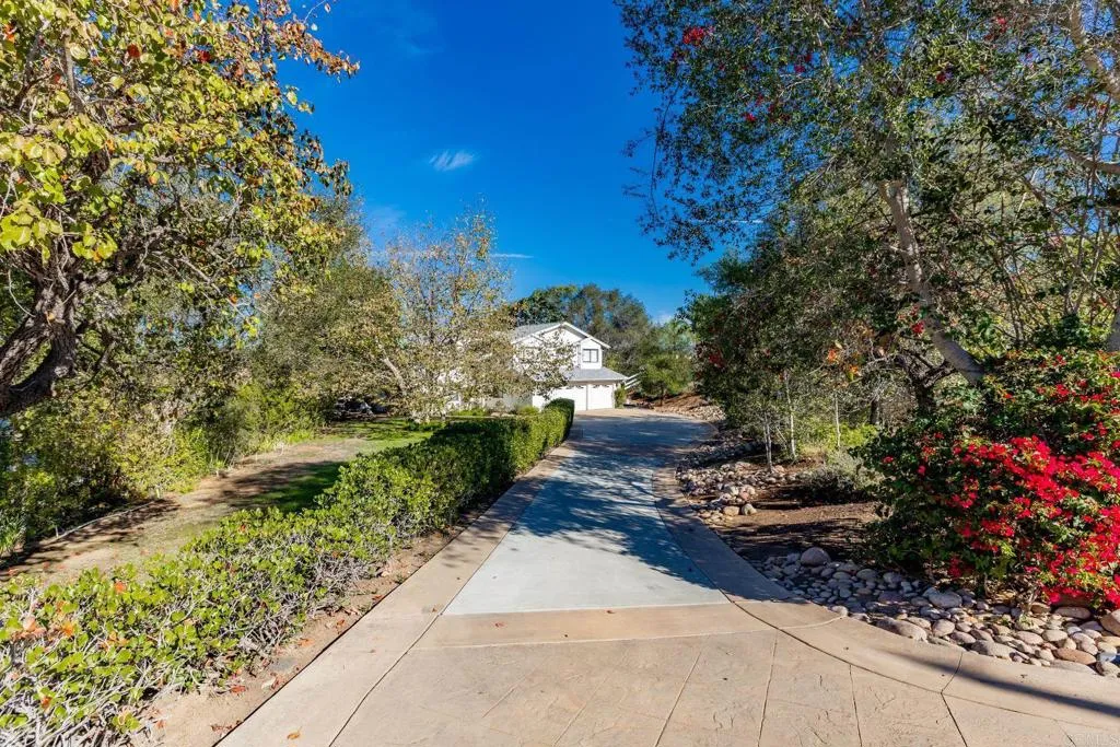 https://cdn.realtyfeed.com/cdn/127/305819357/e5b055d32d8ae799404e5d4dc0323a01.webp