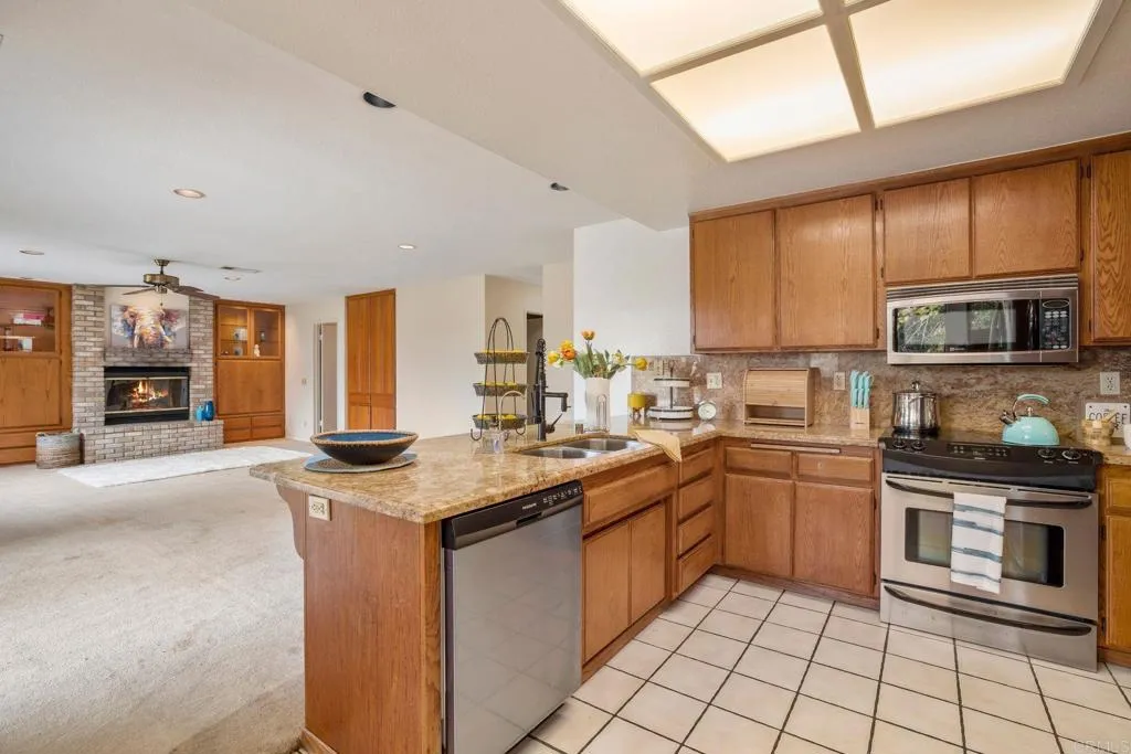 https://cdn.realtyfeed.com/cdn/127/305819357/f3cf914cd1f3b4a46a166858ab1fd903.webp