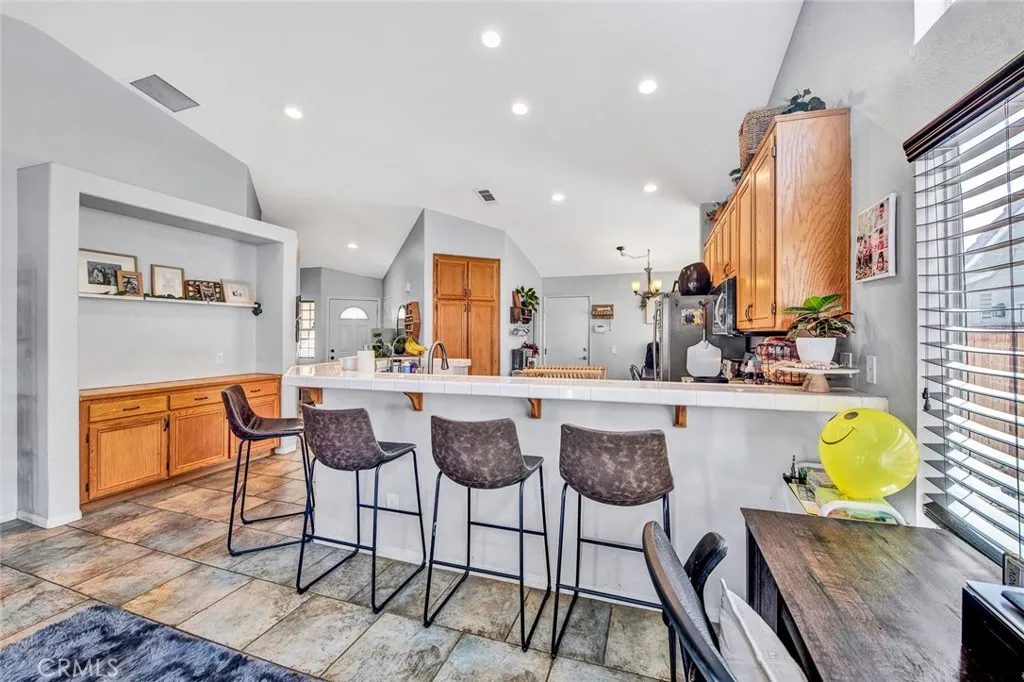 https://cdn.realtyfeed.com/cdn/127/305821102/7f975d44bfdf77814f92776a991c9011.webp