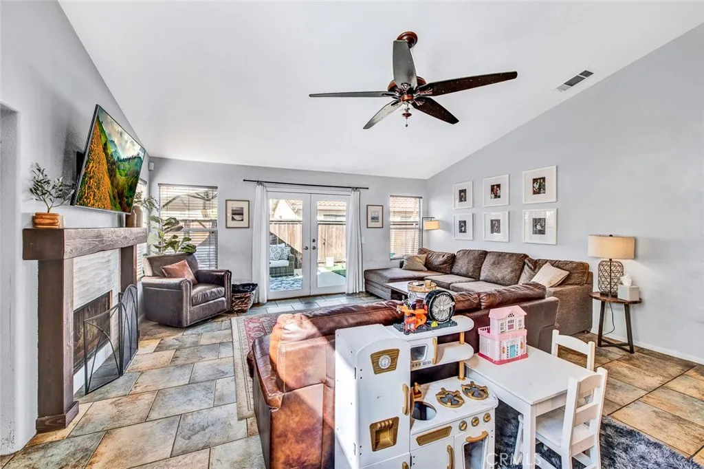 https://cdn.realtyfeed.com/cdn/127/305821102/9e5d0592c7f1704038c0748c96bf1aab.webp
