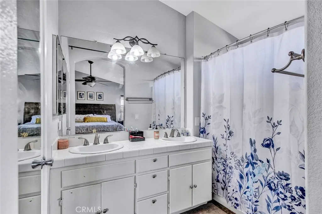 https://cdn.realtyfeed.com/cdn/127/305821102/e7dca3cbd06ac580894f57844cf24628.webp