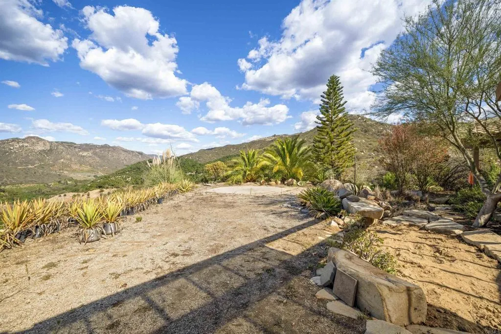 https://cdn.realtyfeed.com/cdn/127/305823070/5ea88234364534230641c81bbda02d3a.webp