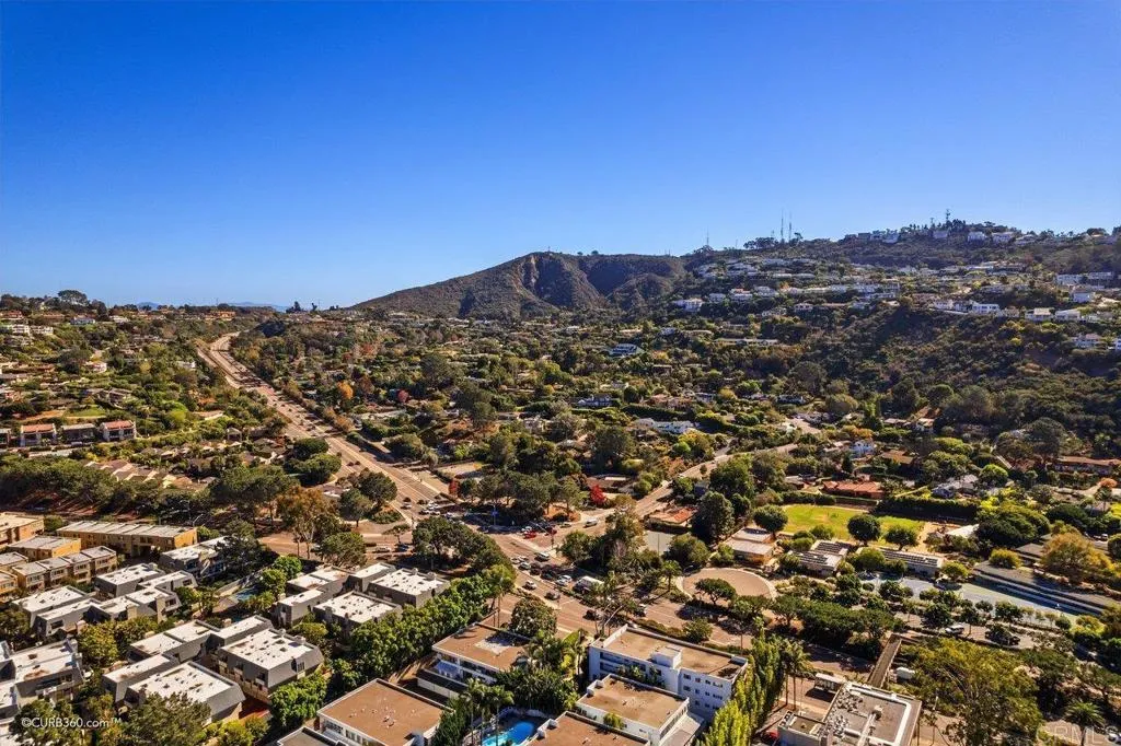 https://cdn.realtyfeed.com/cdn/127/305826371/184086998fcf11bcb69136975956e733.webp