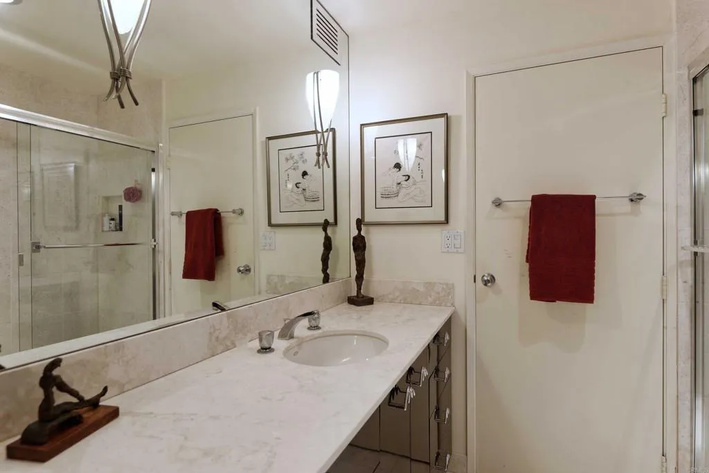 https://cdn.realtyfeed.com/cdn/127/305827987/cf8715375638b7f72598c8d7a065bc82.webp