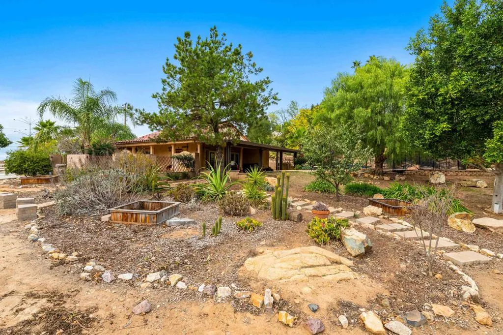 https://cdn.realtyfeed.com/cdn/127/305829904/b1ecd6479538888a476ac1193fba2002.webp