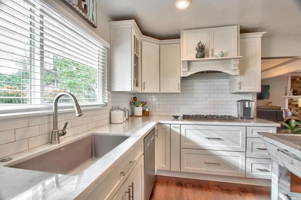 https://cdn.realtyfeed.com/cdn/127/305830504/01dd25ff4fc1c3e91cafaa08527fd003.webp