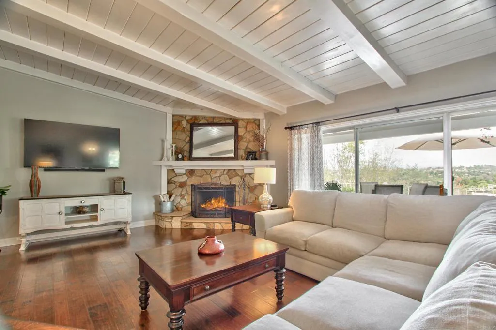 https://cdn.realtyfeed.com/cdn/127/305830504/4d2a4d431084c8c1a82ac537bbc235bf.webp
