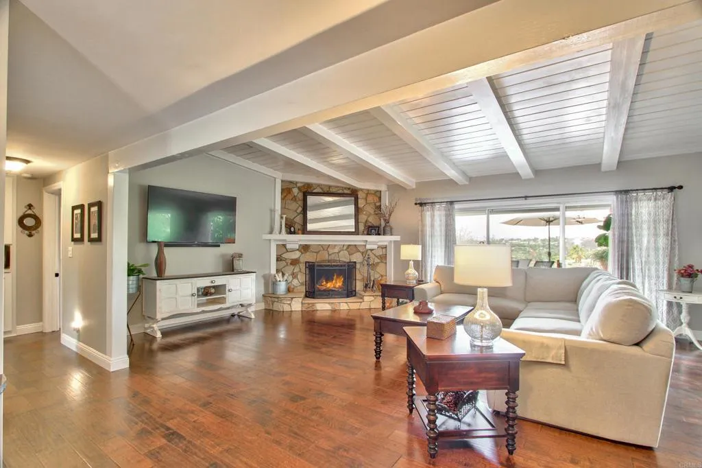 https://cdn.realtyfeed.com/cdn/127/305830504/4f8d8509df59f7a9076a042961b63890.webp