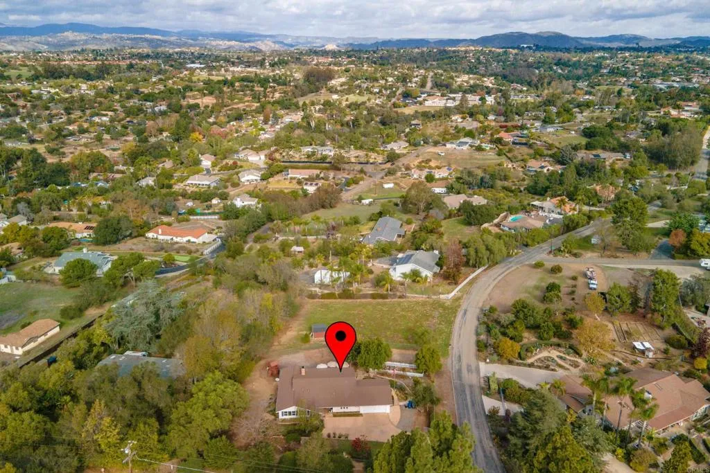 https://cdn.realtyfeed.com/cdn/127/305830504/51cb2b3c1c4bb9da09186d8143ff1c2f.webp