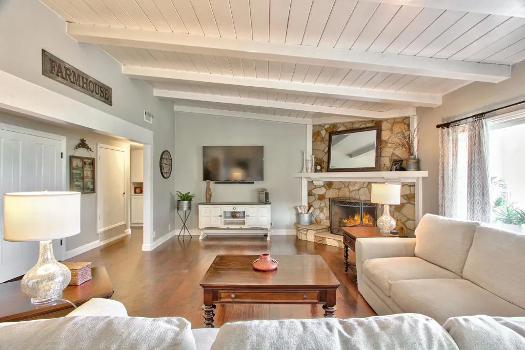 https://cdn.realtyfeed.com/cdn/127/305830504/583d7e7601e2d8c2846392afc8f08d0c.webp