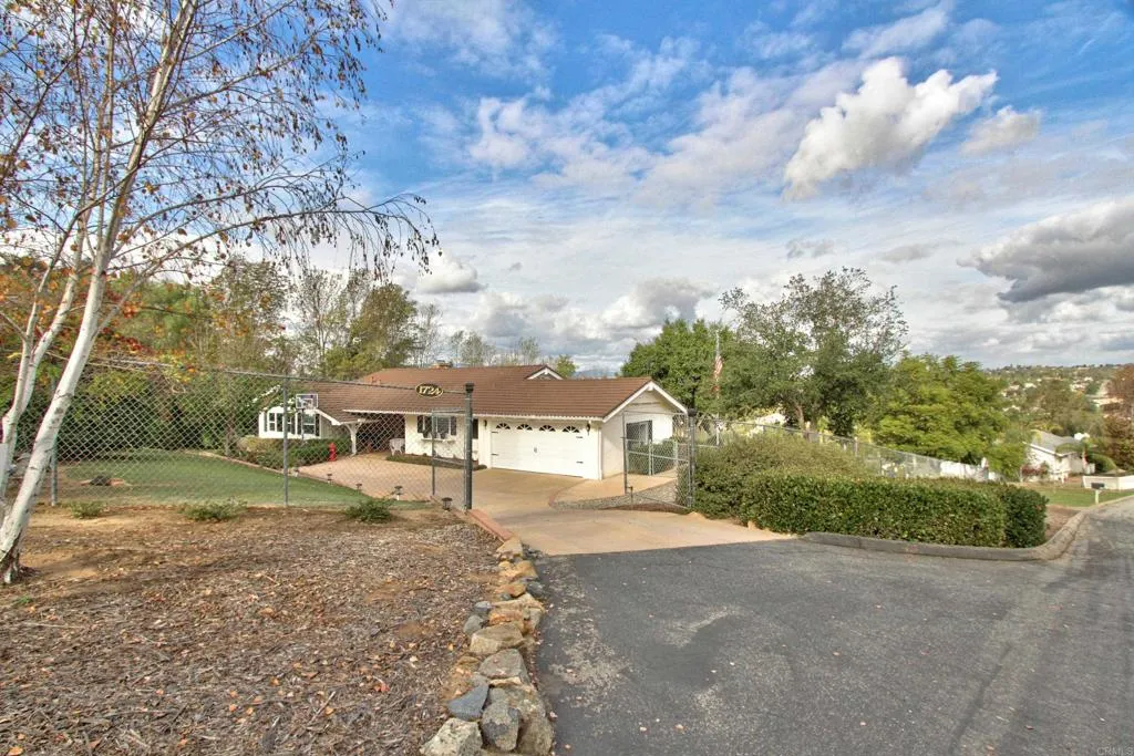 https://cdn.realtyfeed.com/cdn/127/305830504/844725fcfae3e428663b30bcd659727b.webp