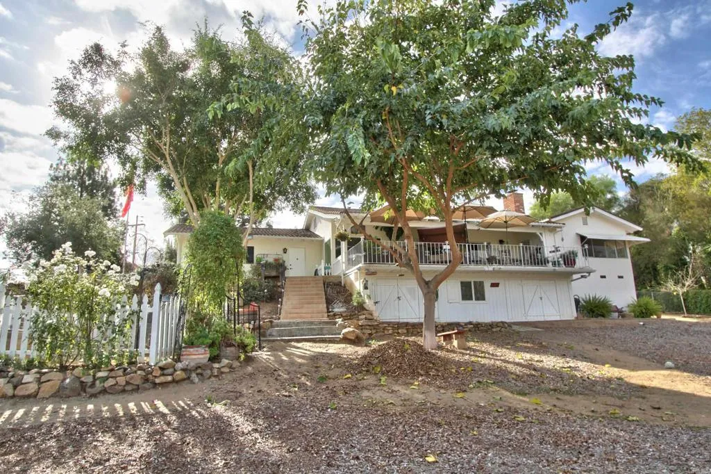 https://cdn.realtyfeed.com/cdn/127/305830504/ac611e9547a5b2bc38ea5017e35252a0.webp