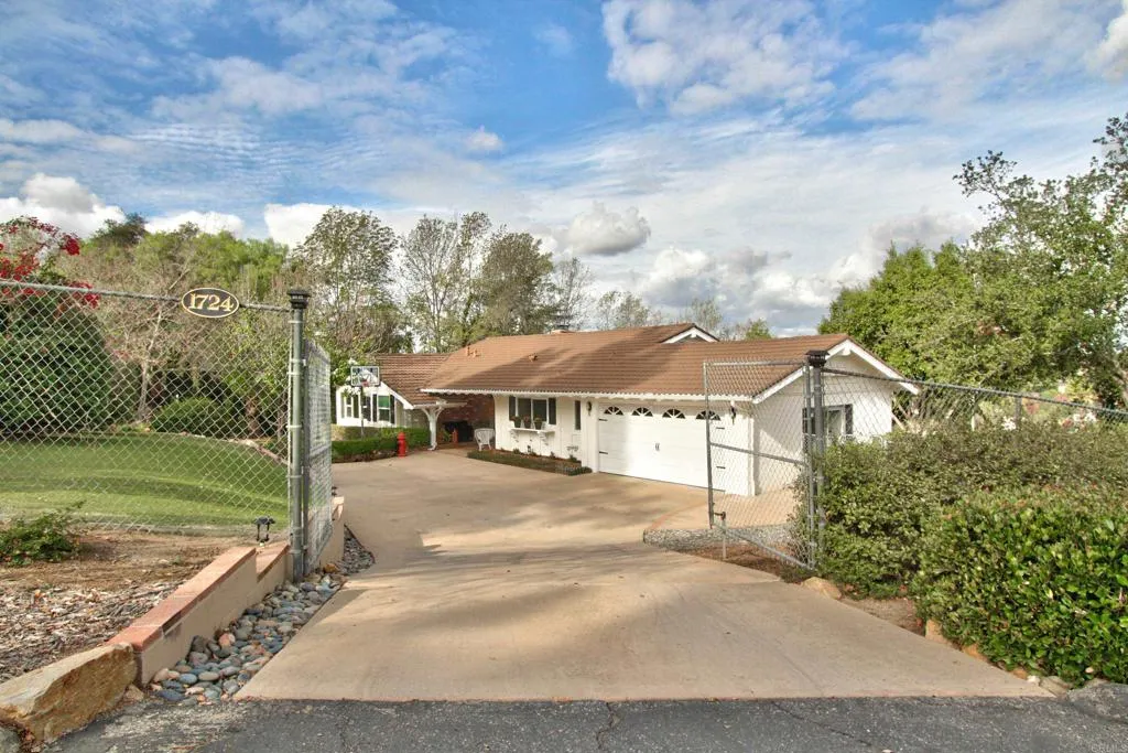 https://cdn.realtyfeed.com/cdn/127/305830504/ad9a8762c9f63abb33bfe96b6ae8d0b6.webp