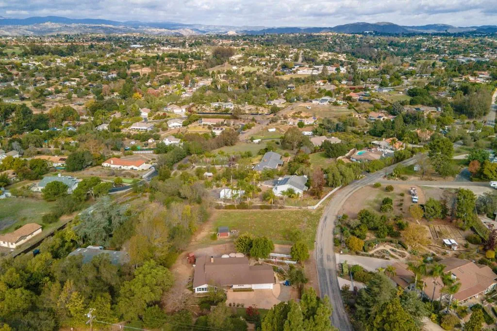 https://cdn.realtyfeed.com/cdn/127/305830504/c372e4cf356e6ff68341a46db60210f4.webp