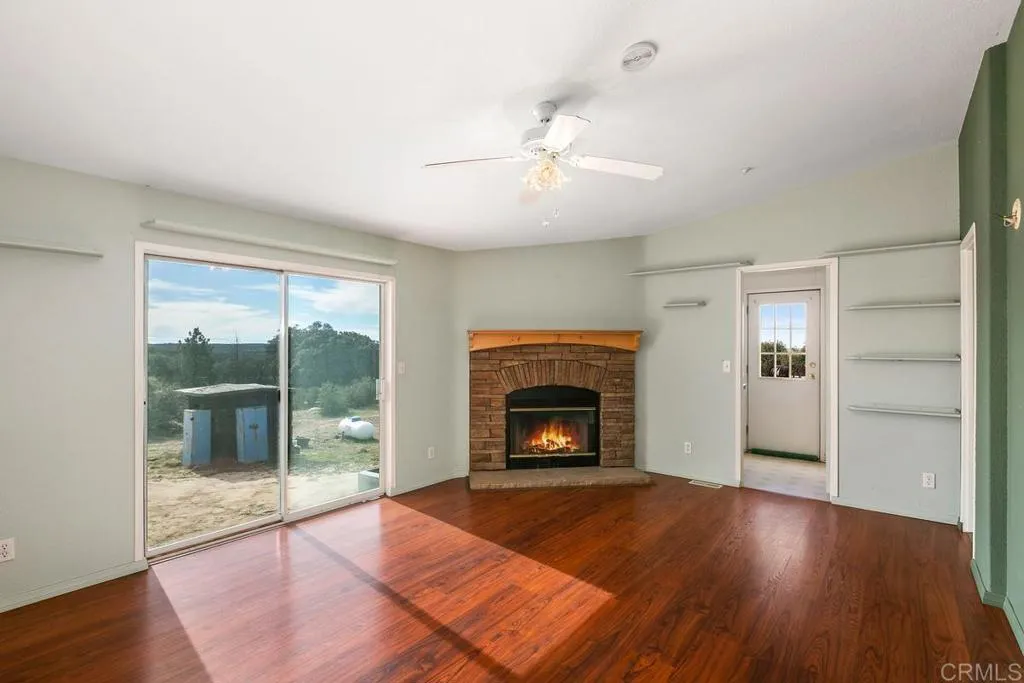 https://cdn.realtyfeed.com/cdn/127/305831787/41490ccd54617aae2f61850ce21fdd4b.webp