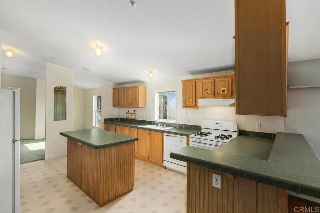 https://cdn.realtyfeed.com/cdn/127/305831787/b1e4542337b14083942988c194222ed0.webp
