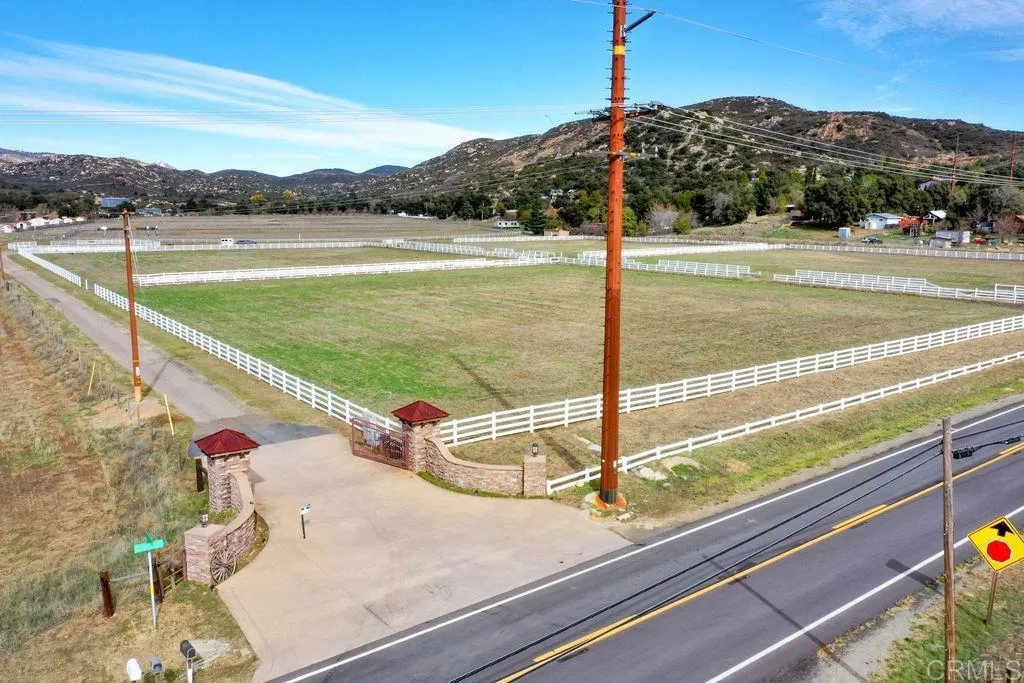 https://cdn.realtyfeed.com/cdn/127/305833431/18c9d27445bd93b9300f8336e9e167d8.webp