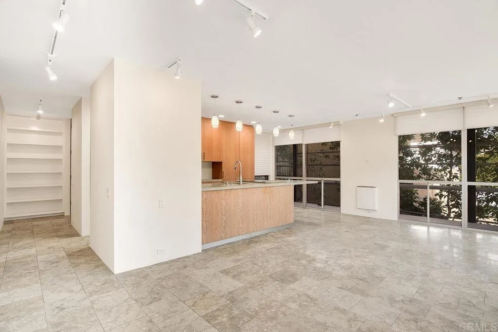 https://cdn.realtyfeed.com/cdn/127/305837047/4ccda2eabefe82fa4f94d3af56a388de.webp