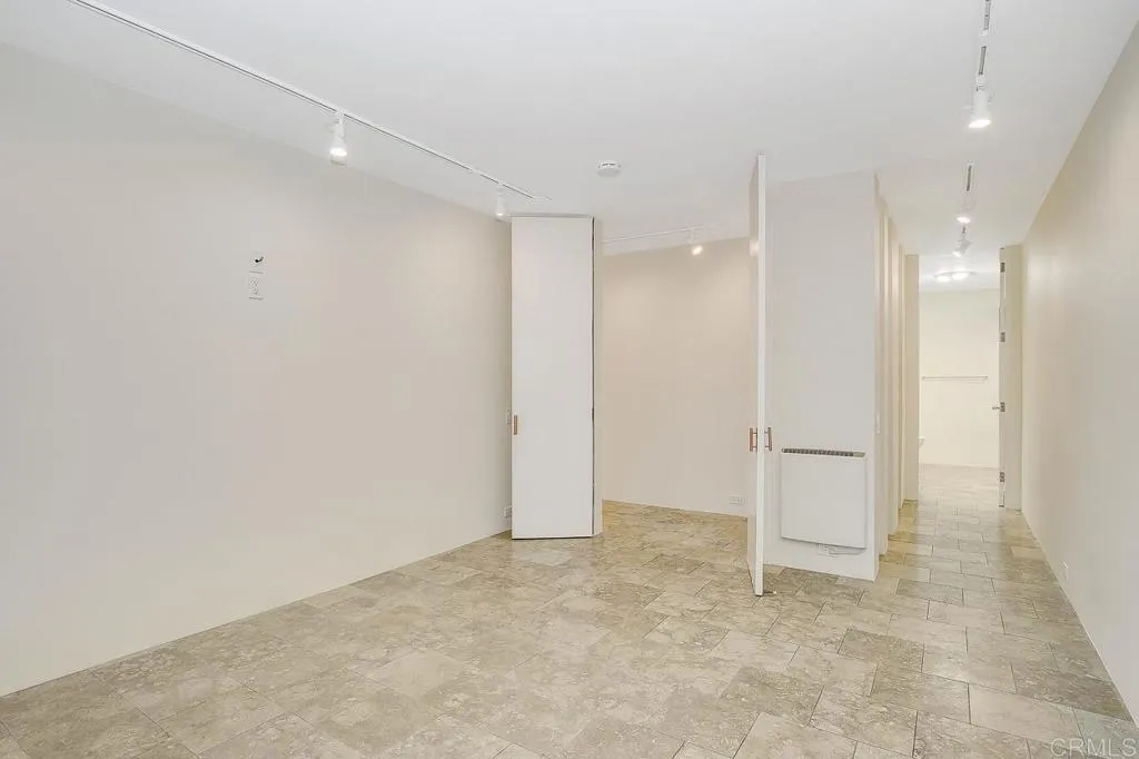 https://cdn.realtyfeed.com/cdn/127/305837047/75c8e4340a61177ec3aca6274b0f1665.webp
