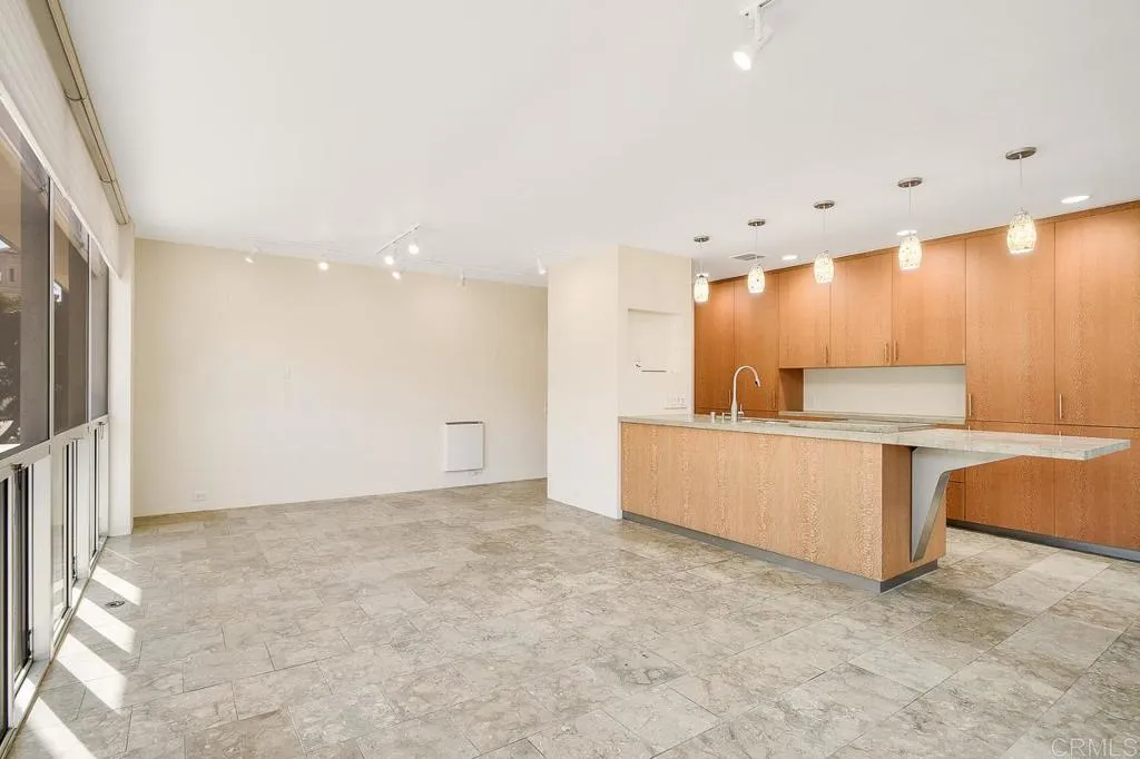 https://cdn.realtyfeed.com/cdn/127/305837047/92dd8989fa2da4add563b9aada073f9c.webp