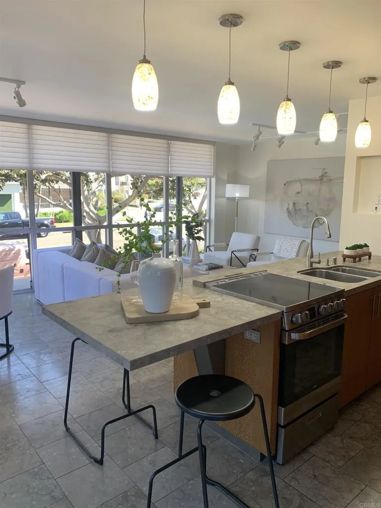 https://cdn.realtyfeed.com/cdn/127/305837047/965be4deece04bab0aea61db0b341a07.webp