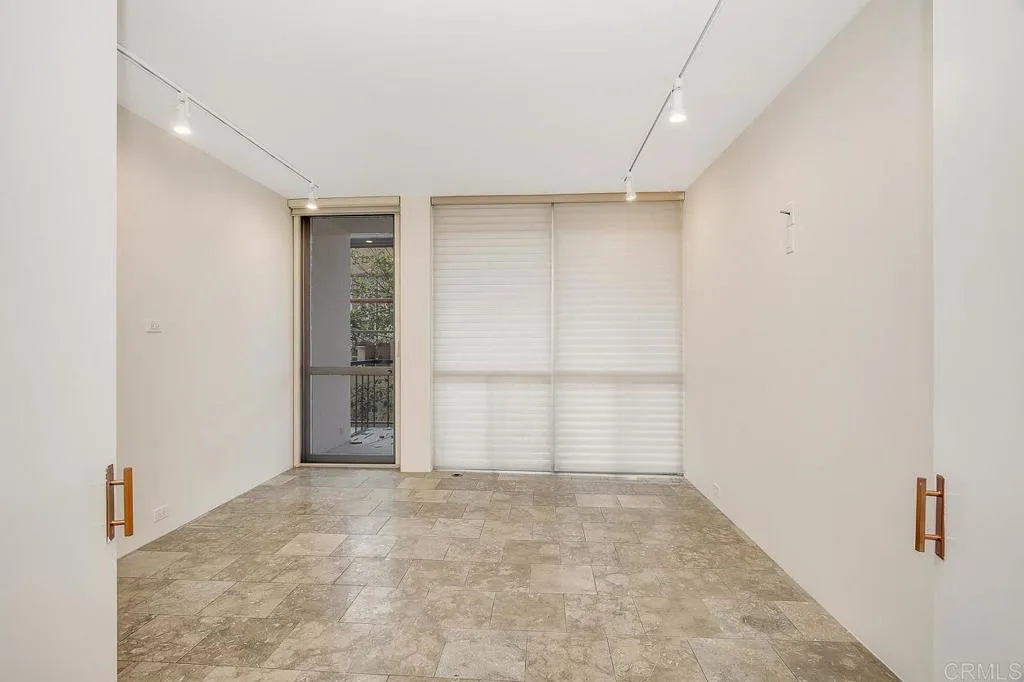 https://cdn.realtyfeed.com/cdn/127/305837047/e5d91395720558e4b9c75f2a7b774370.webp