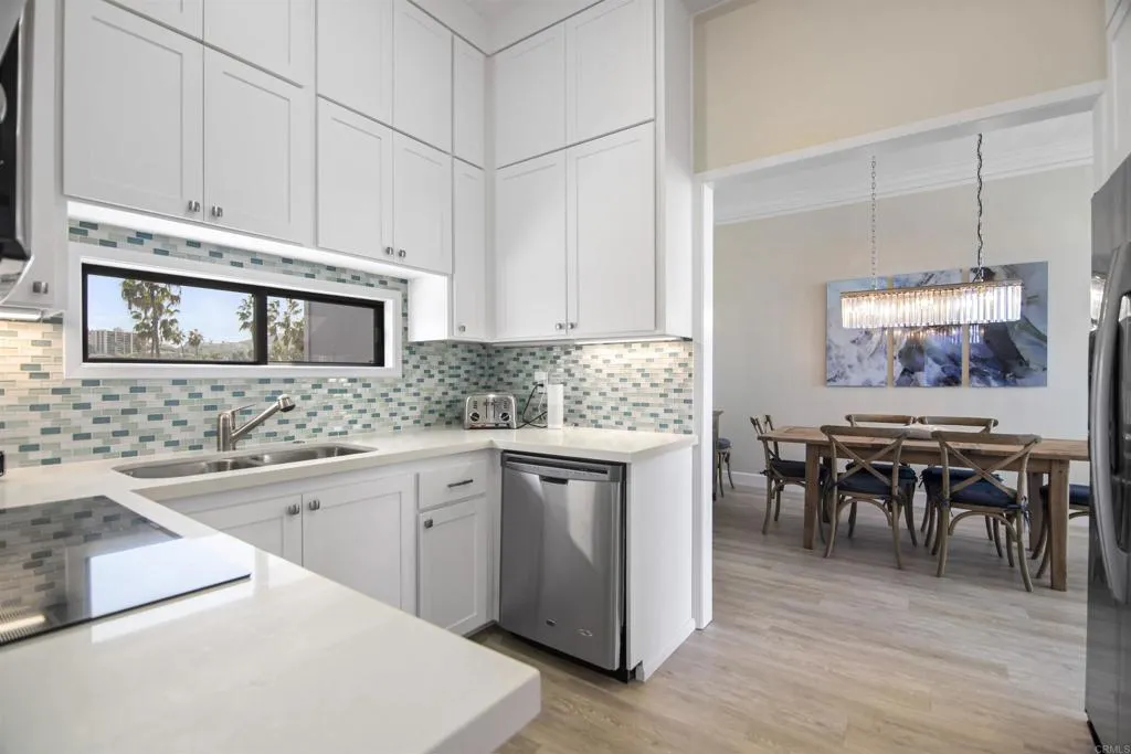 https://cdn.realtyfeed.com/cdn/127/305848608/1a0bfbc782c141bb41b003e31a6d5345.webp