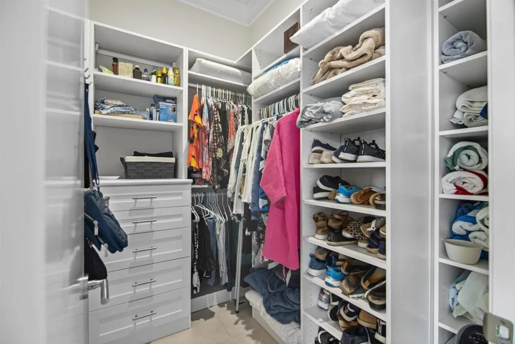 https://cdn.realtyfeed.com/cdn/127/305848608/8d4c9690cccf7bd7f83b7eaeb883b3fa.webp
