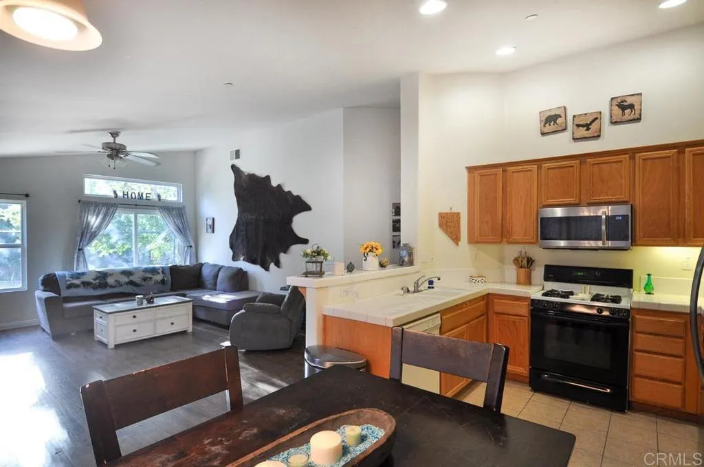 https://cdn.realtyfeed.com/cdn/127/305861469/62a0e62cfc61260dd965efda85259b18.webp