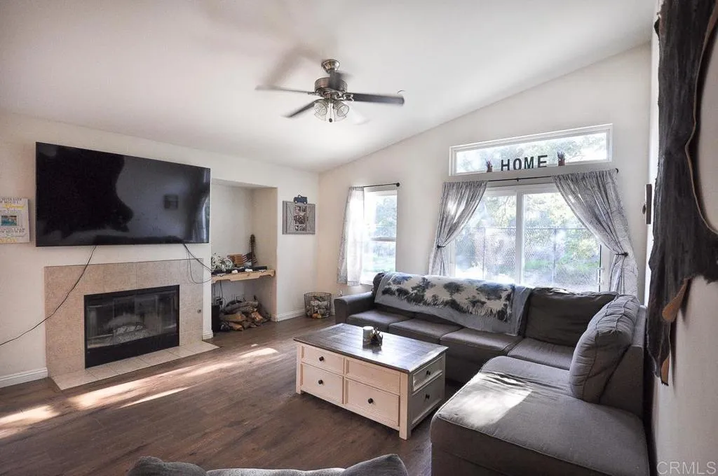 https://cdn.realtyfeed.com/cdn/127/305861469/7324b8736993afe7532d9eff015d8935.webp