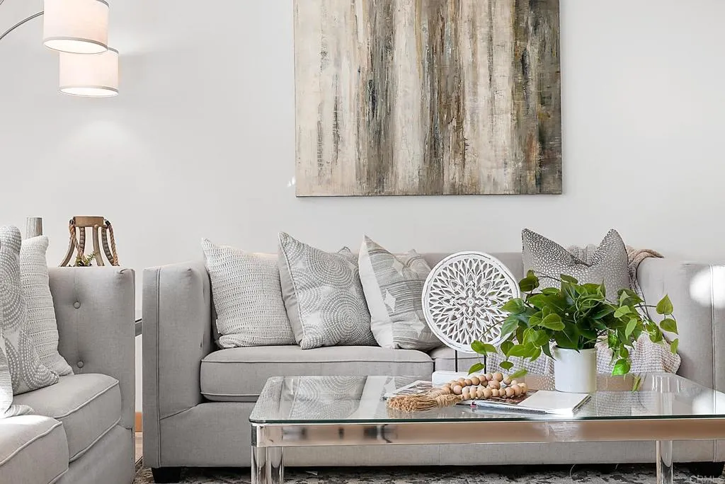 https://cdn.realtyfeed.com/cdn/127/305864907/8d79c6d3f2f7f5993d8cd0dcfcc8cf7c.webp