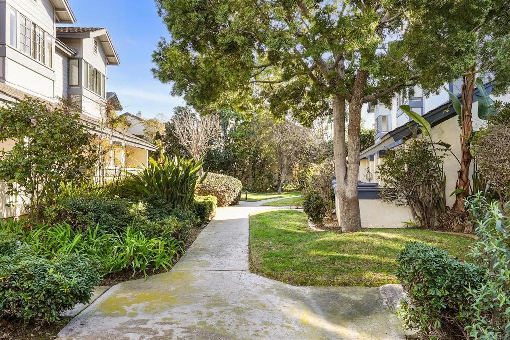 https://cdn.realtyfeed.com/cdn/127/305864907/bdf2499f4072cdbb8d86076bd0ea8bd1.webp