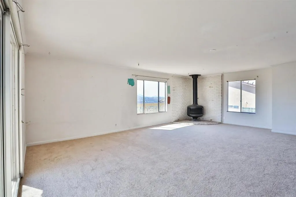 https://cdn.realtyfeed.com/cdn/127/305866815/2059ebaf9263890552c7802513ab2055.webp