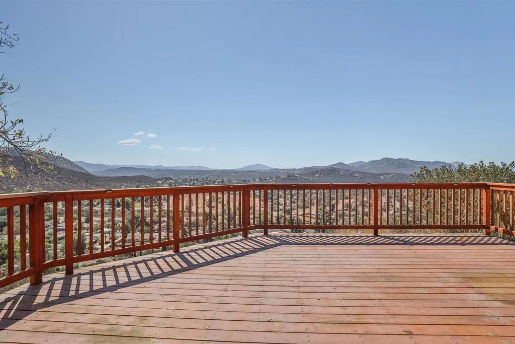https://cdn.realtyfeed.com/cdn/127/305866815/5504a6a15f1785ca77c67b524c616993.webp