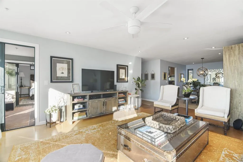 https://cdn.realtyfeed.com/cdn/127/305875697/2bc2fe0ed6f3d82eeb252e230453f143.webp