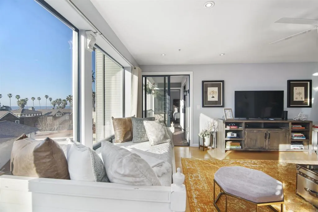 https://cdn.realtyfeed.com/cdn/127/305875697/6eabbfe1ffc0c775656422ff004d8e0a.webp