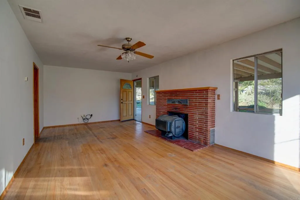 https://cdn.realtyfeed.com/cdn/127/305878575/840c8c44c4cab7bde5e25db96acb9112.webp