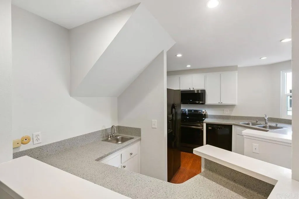 https://cdn.realtyfeed.com/cdn/127/305884559/f8f7ff25e7d9fcaf9a5231eb45f956dc.webp
