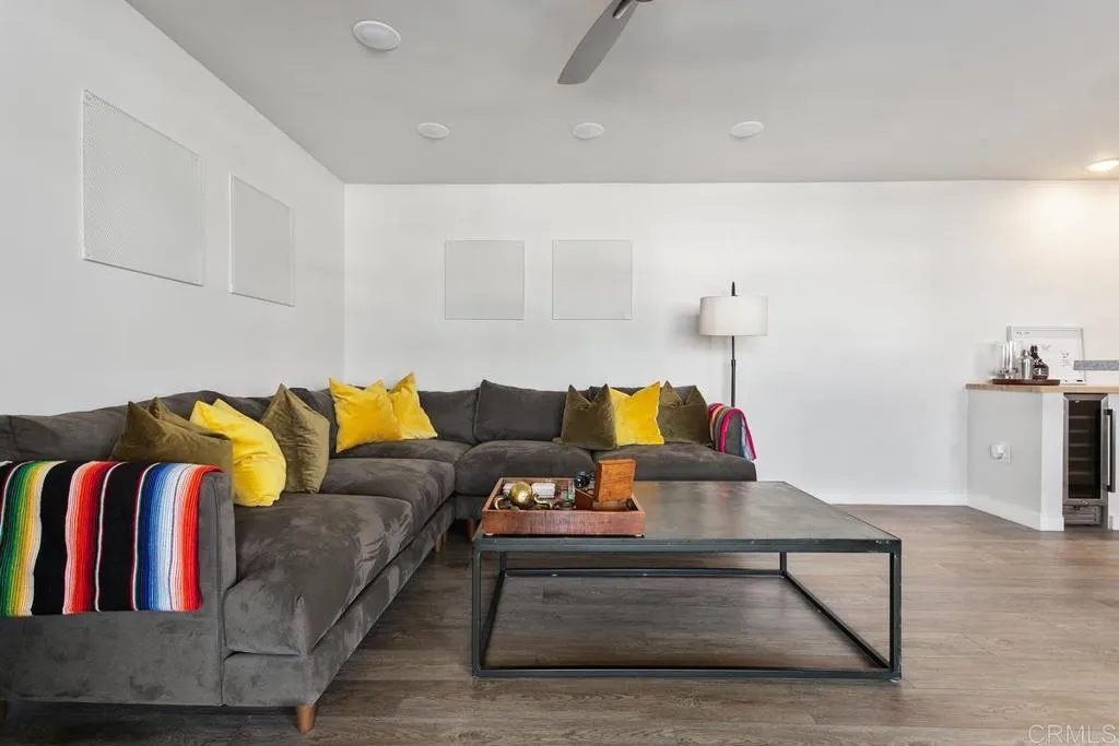 https://cdn.realtyfeed.com/cdn/127/305890257/1cea08b37920df4d15f07ef3fd3ee9ba.webp