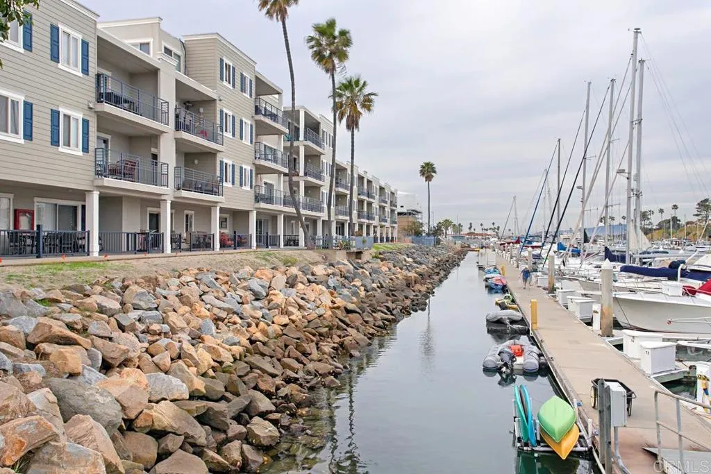 https://cdn.realtyfeed.com/cdn/127/305890257/2722eaa57aaeb0648dbfa50dd71aed21.webp