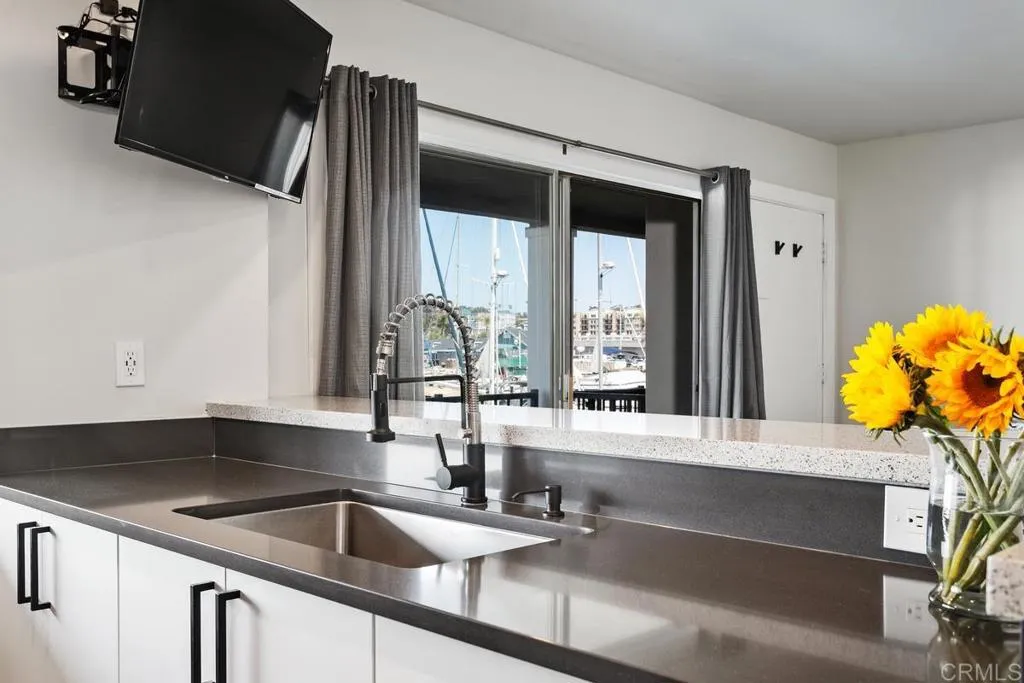 https://cdn.realtyfeed.com/cdn/127/305890257/4ab85f29e6f6b93b68461b45c8059871.webp