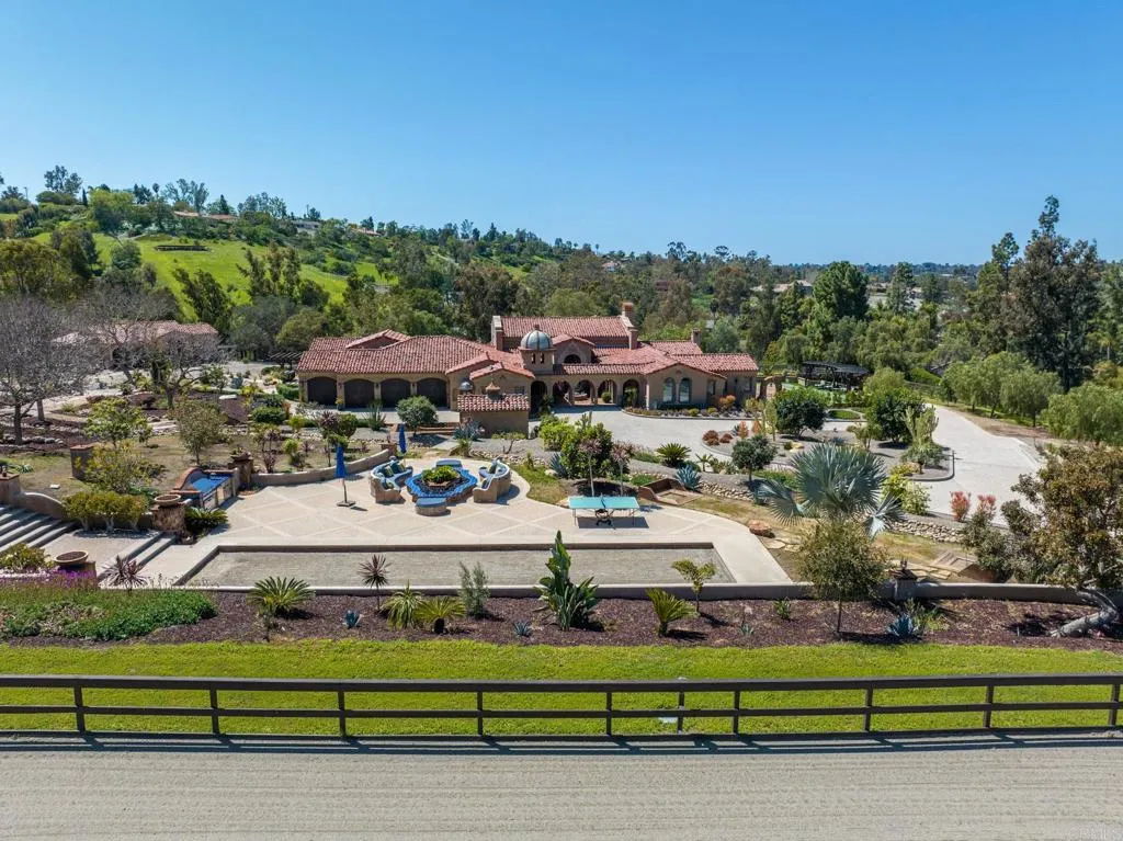 https://cdn.realtyfeed.com/cdn/127/305893874/f66f5ad11c5029edb082d1fc443d903b.webp