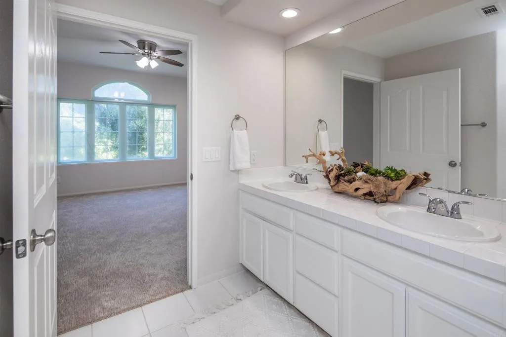https://cdn.realtyfeed.com/cdn/127/305895153/650c57f789a419cc4054d9d22b3b87c2.webp