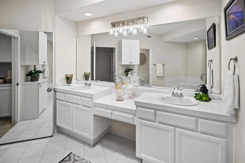 https://cdn.realtyfeed.com/cdn/127/305895153/6d1f602afbfb86161757ae3b1ce1a218.webp