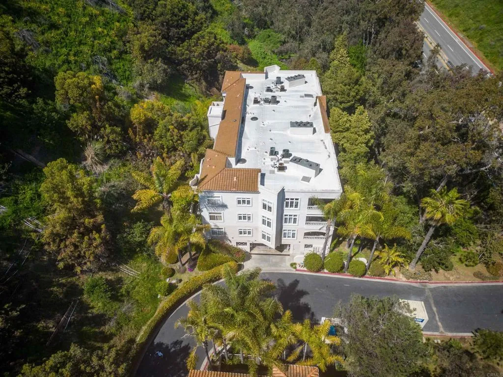 https://cdn.realtyfeed.com/cdn/127/305895153/e5e825344e8fa0e60aff728cbc0f33fc.webp